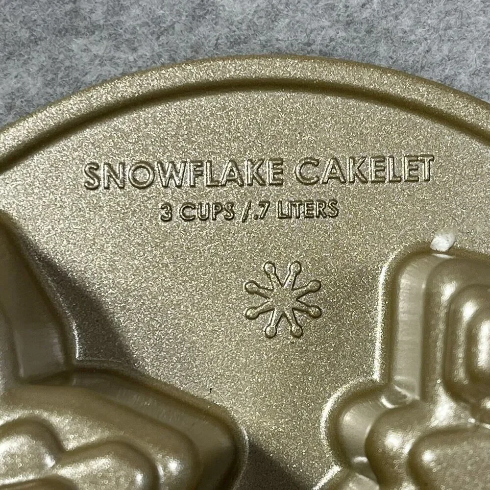 Williams Sonoma Nordicware Snowflake Cakelet Pan NEW 6 Mini Cakes Frozen Cupcake